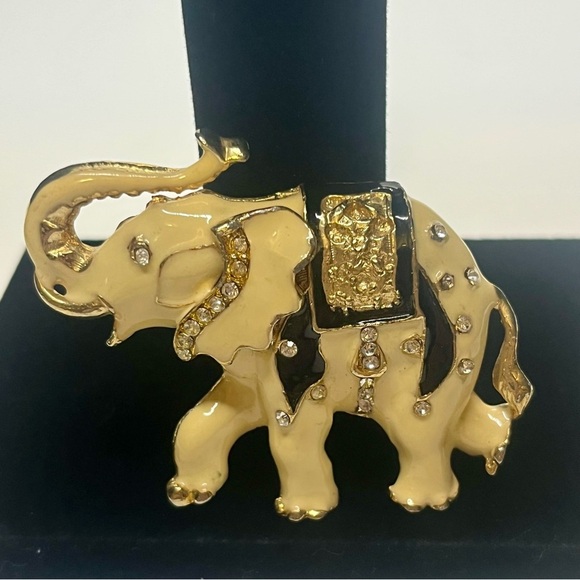 Vintage Gold Elephant Brooch with Rhinestones. - Picture 2 of 5
